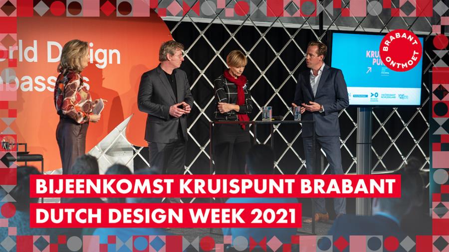 Mensen op een podium tijdens Dutch Design Week